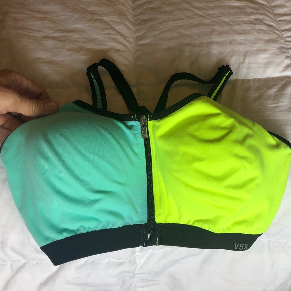 Victoria’s Secret Sports Bra Front Close w/ Cups